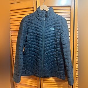 The North Face Women's Matte Black Thermoball Trekker Jacket Size L